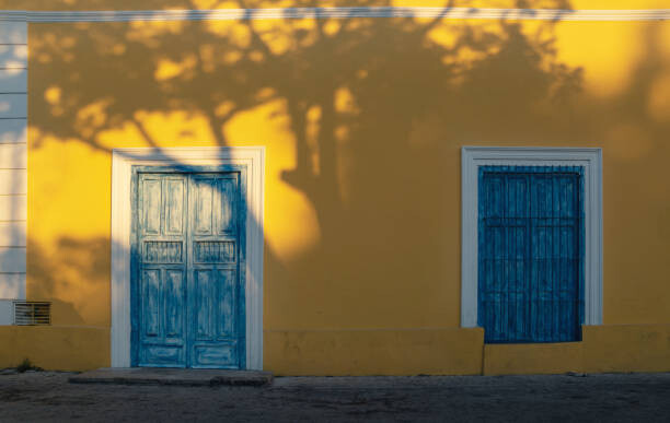 Fotografie de artă Sunlit facade of colorful colonial building