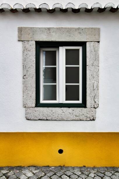 Kunstfotografie Typical vintage portuguese facade with old window