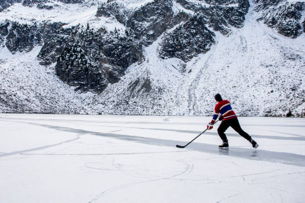 Kunstfoto Unrecognizable hockey player ice skating on
