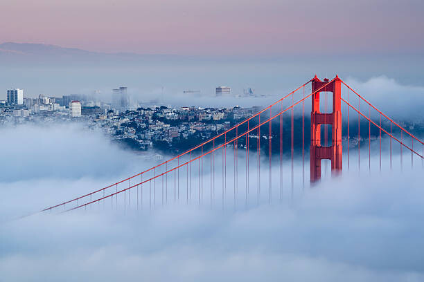 Umělecká fotografie View of Golden Gate Bridge on a foggy day