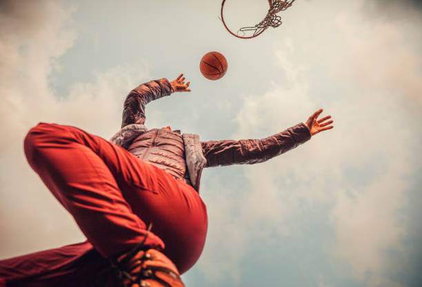 Umělecká fotografie Young Woman playing at Basket