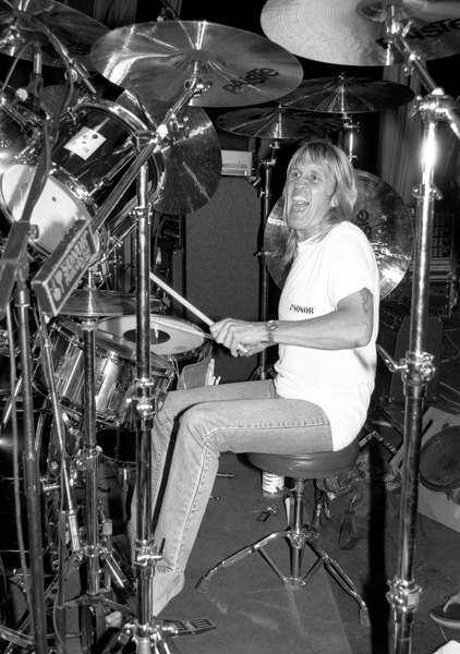 Canvastavla English drummer Nicko McBrain