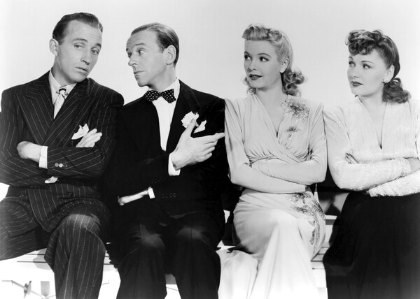 Vægklistermærke Bing Crosby, Fred Astaire, Virginia Dale And Majorie Reynolds.