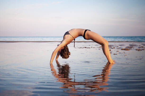 Print op canvas Woman wearing bikini doing yoga at