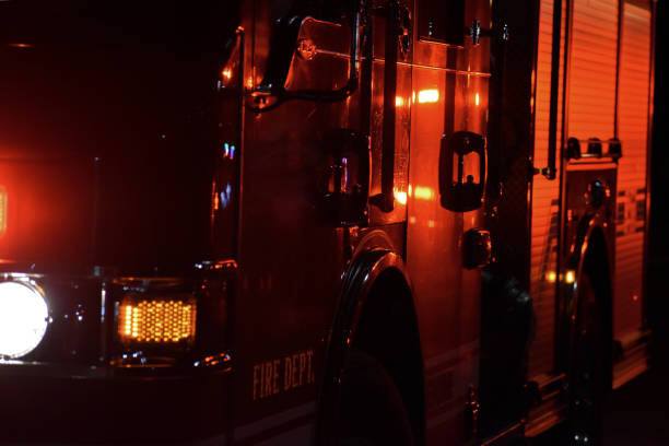 Obraz na plátne Emergency vehicle with lights