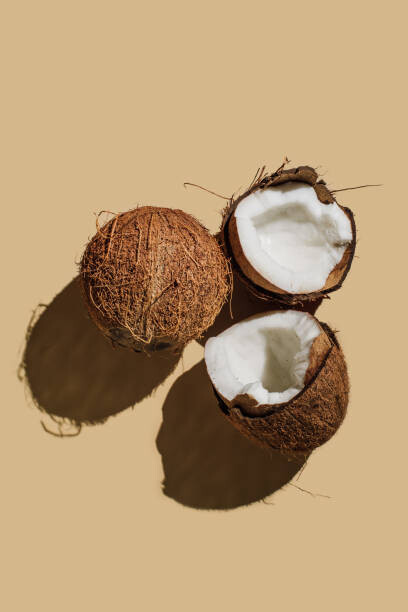 Schilderij op canvas Ripe coconuts on beige background. Creative