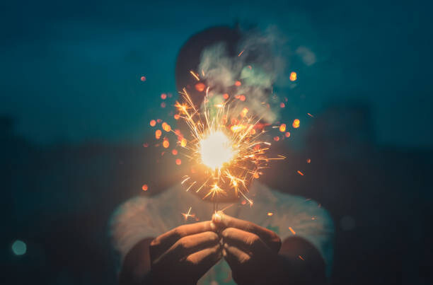 Tričko Cropped hands holding sparkler at night,Bangladesh