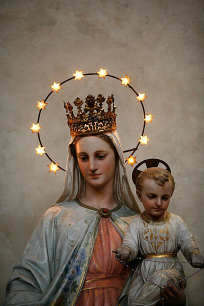 Samolepka Crowned Virgin and Child Statue