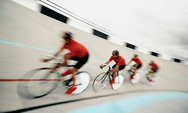 Cuadro en lienzo Cyclists on Velodrome