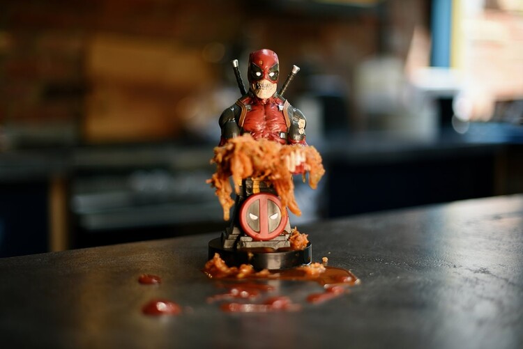 Figurine Deadpool Zombie  Idées de cadeaux originaux