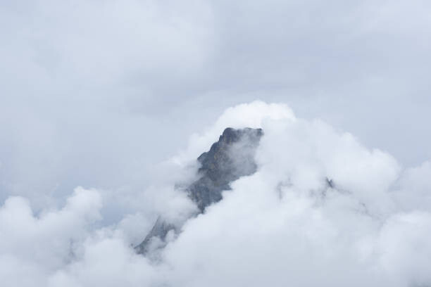 Behang Clouds envelop Mount Midi dOssau in