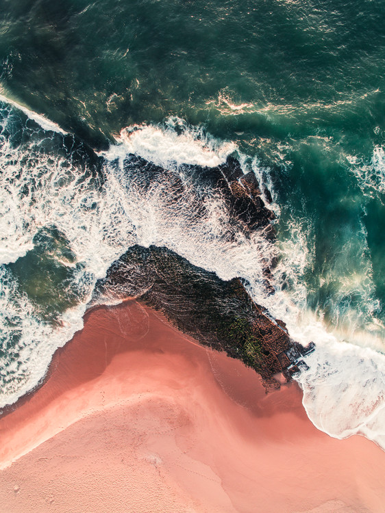 Fotomural Red beach on the Atlantic coast