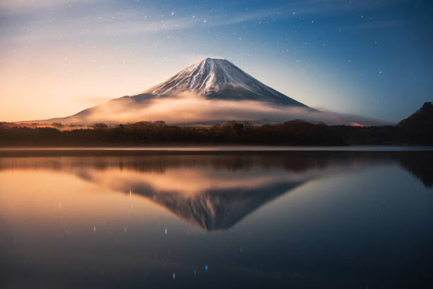 Fototapet Fuji Mountain Reflection with Morning sunrise
