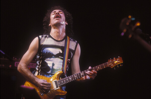 Tričko Guitarist Carlos Santana on stage., 1985