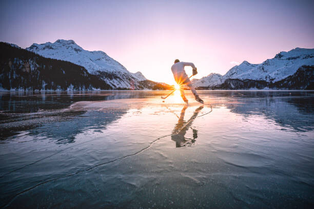 Tričko Ice hockey player skating on frozen