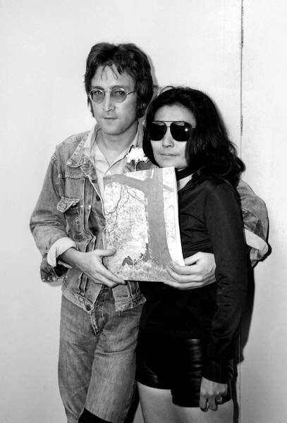 Samolepka John Lennon and Yoko Ono at Cannes Film Festival May 18, 1971