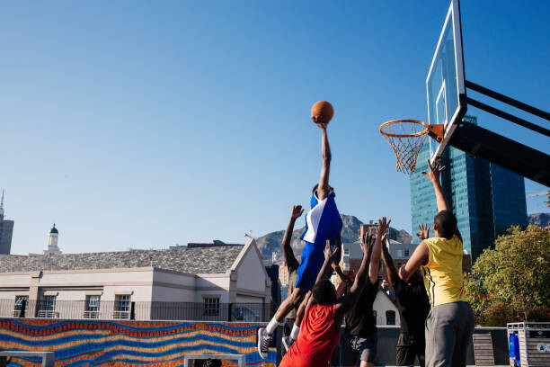 Bild auf Leinwand Tall player floating in to score a basket