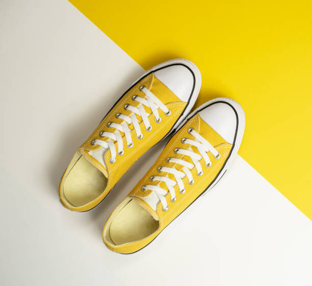 Bilde på lerret Yellow sneakers