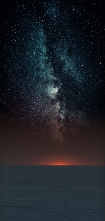 Kunstfotografie Astrophotography picture of sunset sea landscape with milky way on the night sky.