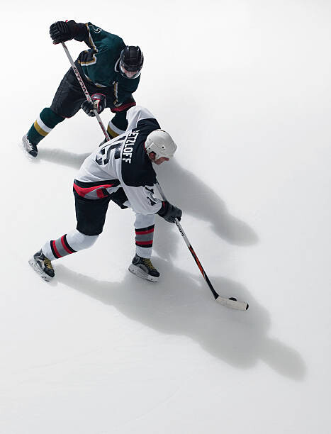 Obraz na plátně Ice hockey player battling defender