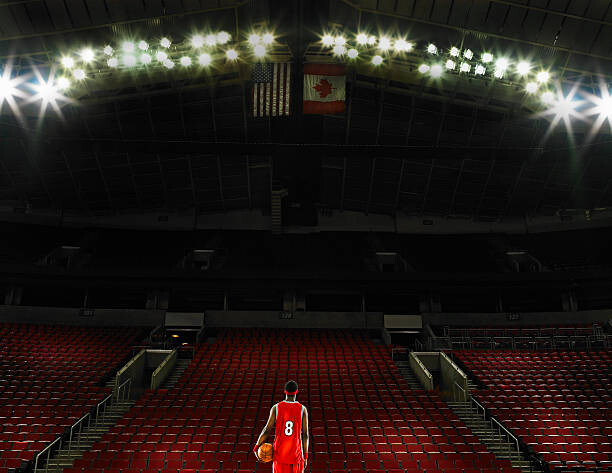 Obraz na plátně Basketball player standing on court holding