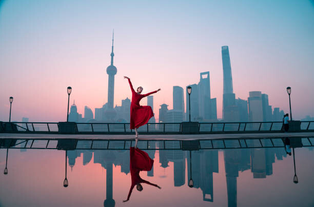 Obraz na plátně Free Ballet woman dancing at Shanghai