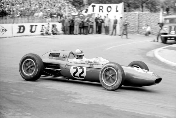 Obraz na plátně Jack Brabham in the lotus climax 24 at gasworks, 1962