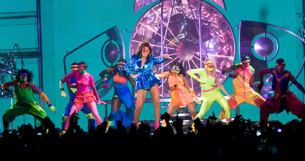 Obraz na plátně Rihanna in concert at the Echo Arena in Liverpool 2011