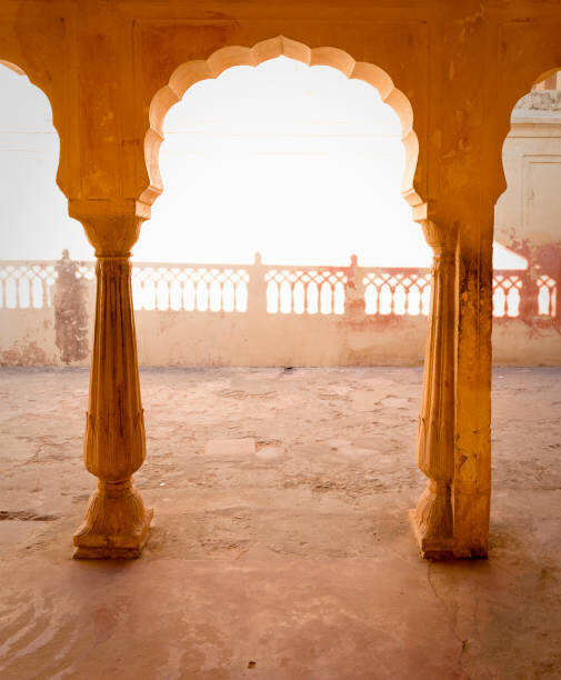 Tričko Ornate Indian arch and courtyard