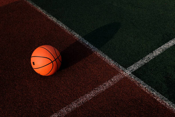 Tričko Outdoor basketball court in the courtyard.