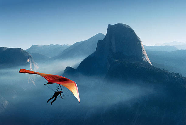 Cuadro en lienzo Hang Gliding Over Yosemite Valley