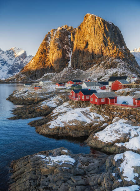 Plagát iconic Hamnoy red houses village in