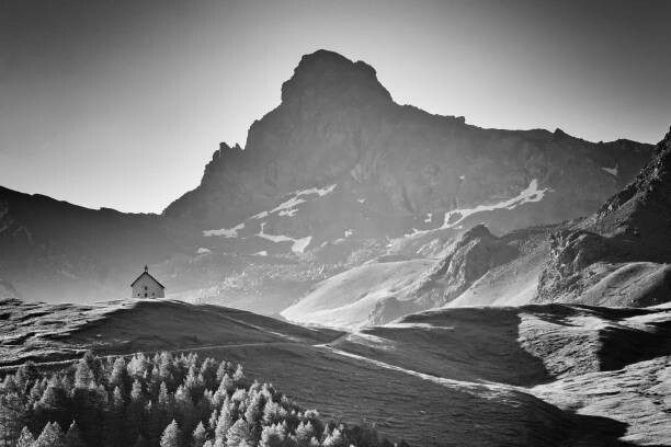 Plagát The church and hte mountain
