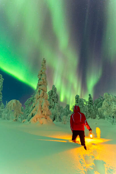 Plakat Tourist enjoys the view of the