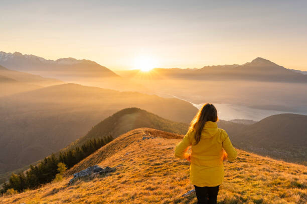 Plakat Woman gazing at Lake Como and