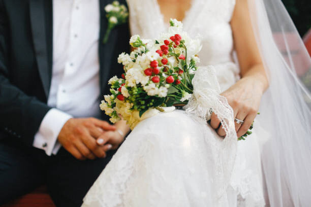 Plakát bride and groom holding hands