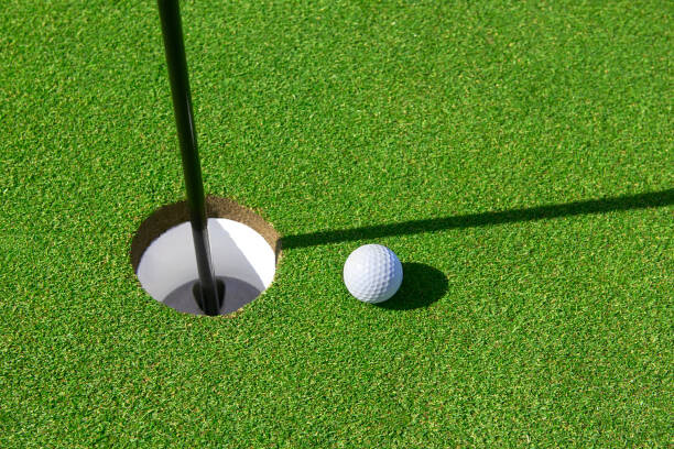 Plakát Golf ball on green