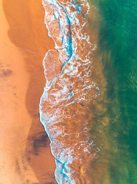 Plakát Ocean waves breaking on white sand