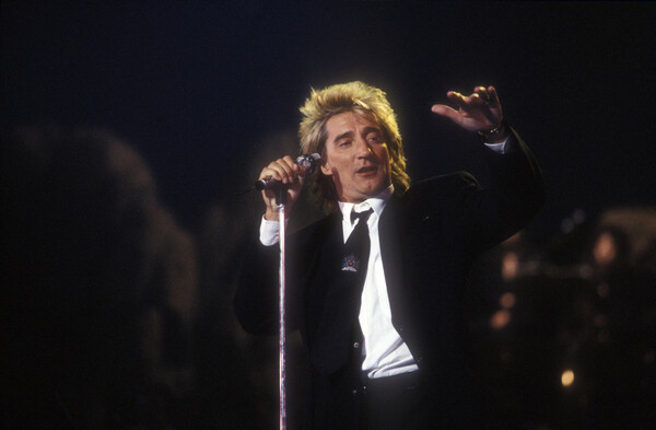 Plakát Portrait of rock singer Rod Stewart on stage in 1990.