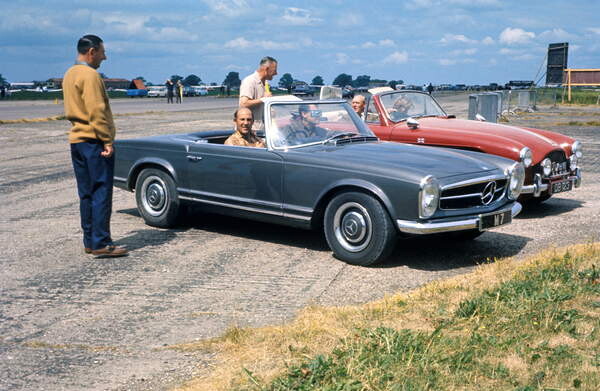 Plakát Stirling Moss and Rob Walker 230sl at Silverstone, 1960