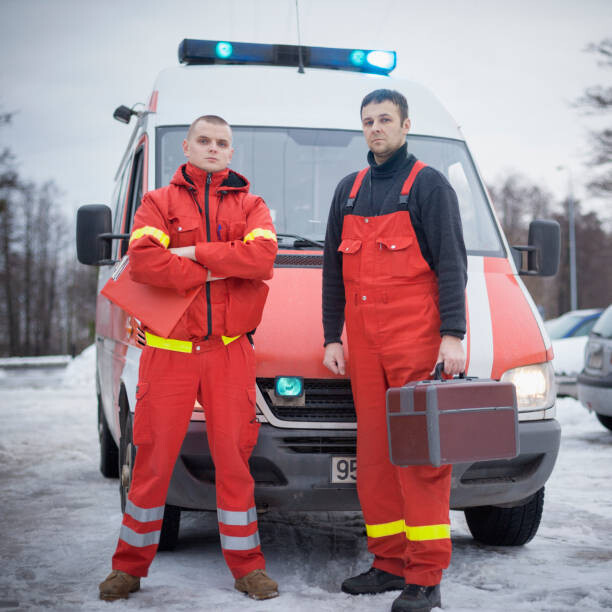 Plakát Two paramedics at work