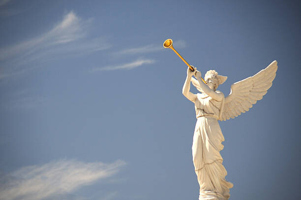 Obraz na płótnie Angel blowing a horn