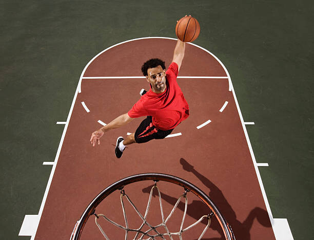 Obraz na płótnie Basketball player dunking basketball