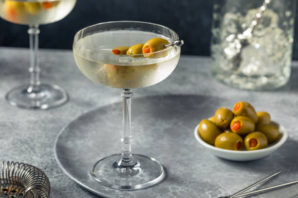 Obraz na płótnie Boozy Refreshing Dry Gin Martini