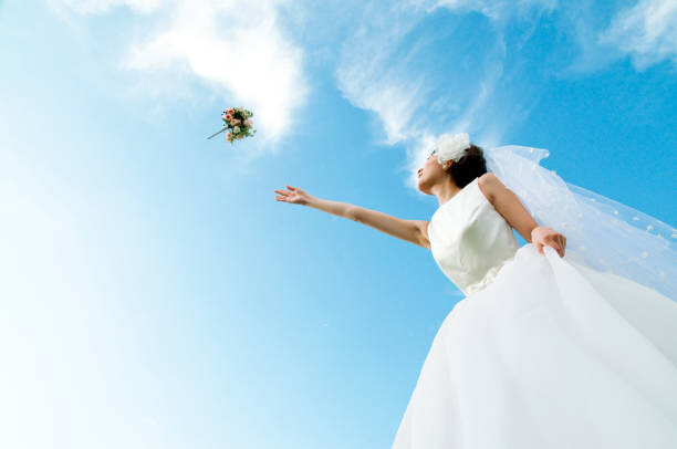 Obraz na płótnie Bride Throwing Bouquet