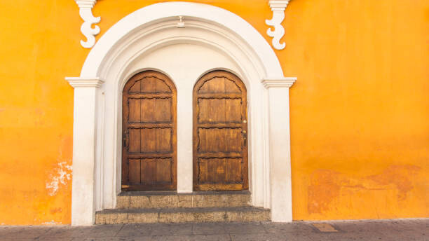 Obraz na płótnie Colorful facade and doors to old