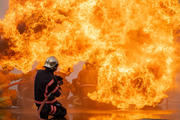 Obraz na płótnie Firemen fighting the fire.