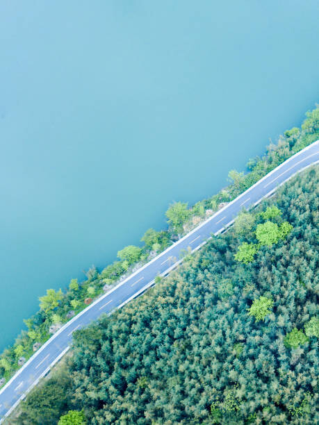 Obraz na płótnie Highway beside the lake