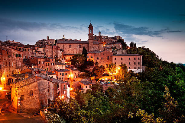 Obraz na płótnie Montepulciano during blue hour