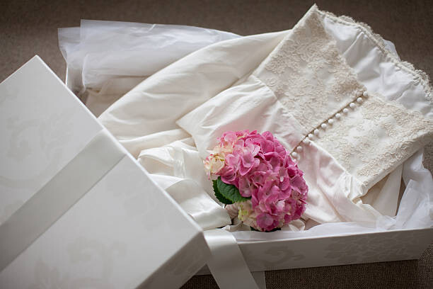 Obraz na płótnie Pink hydrangea on wedding dress  in box